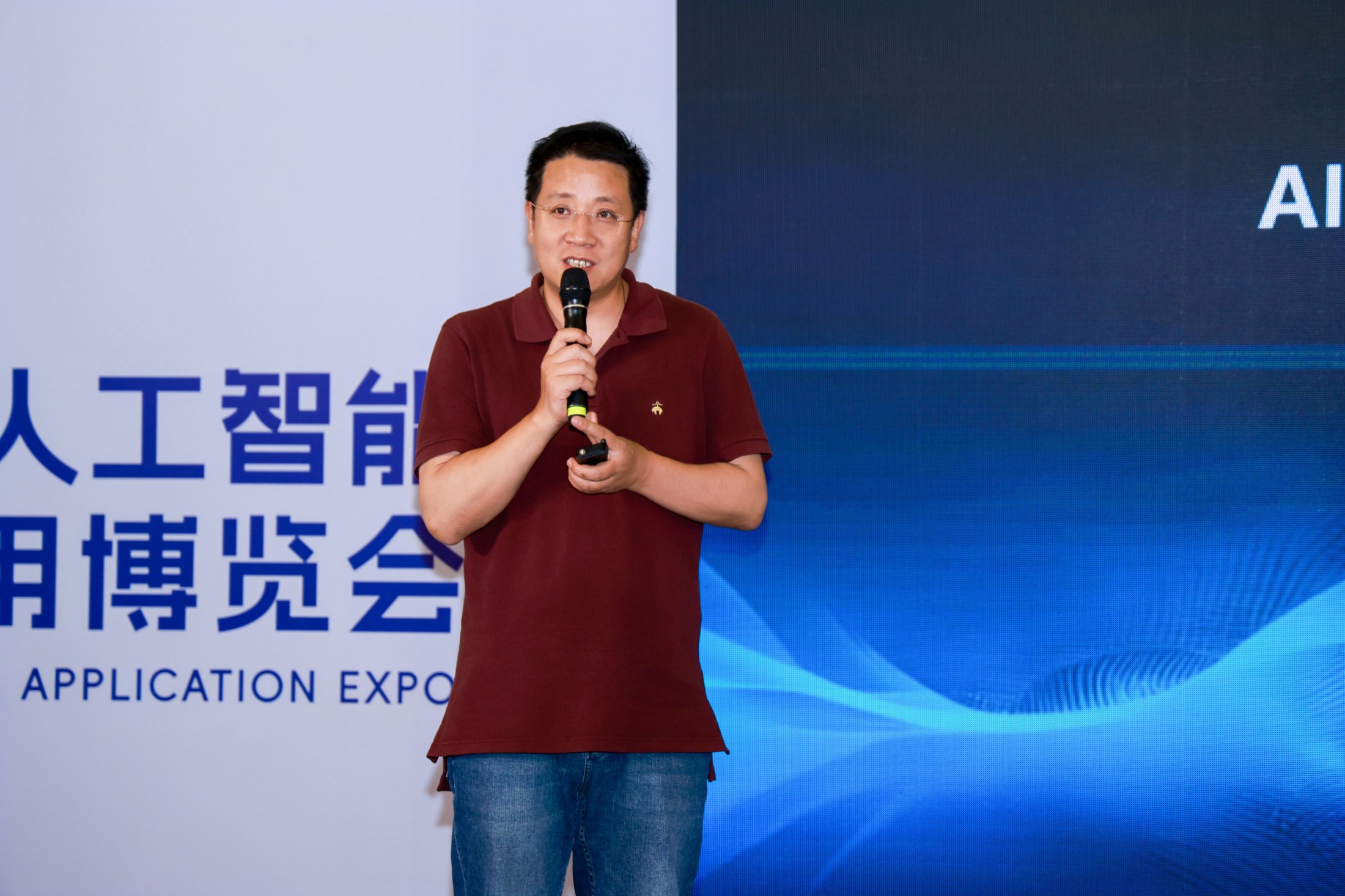 逐明科技 CEO 许立宪在交流会现场发表主题演讲